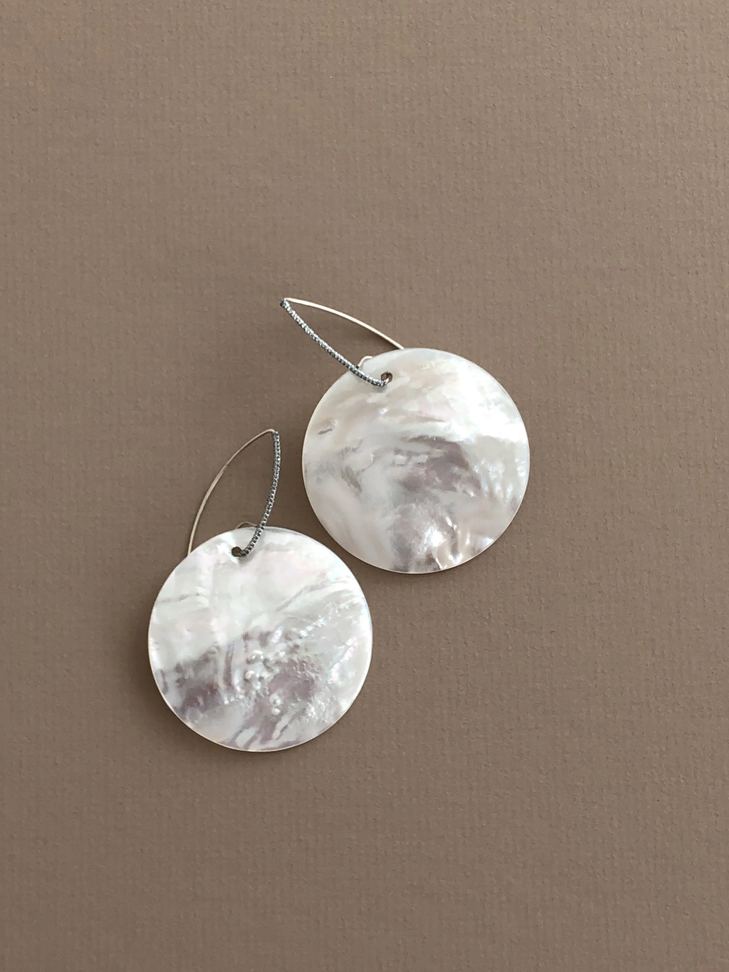 サイモンアルカンタラ パール付きゴールドフープピアス サイモン